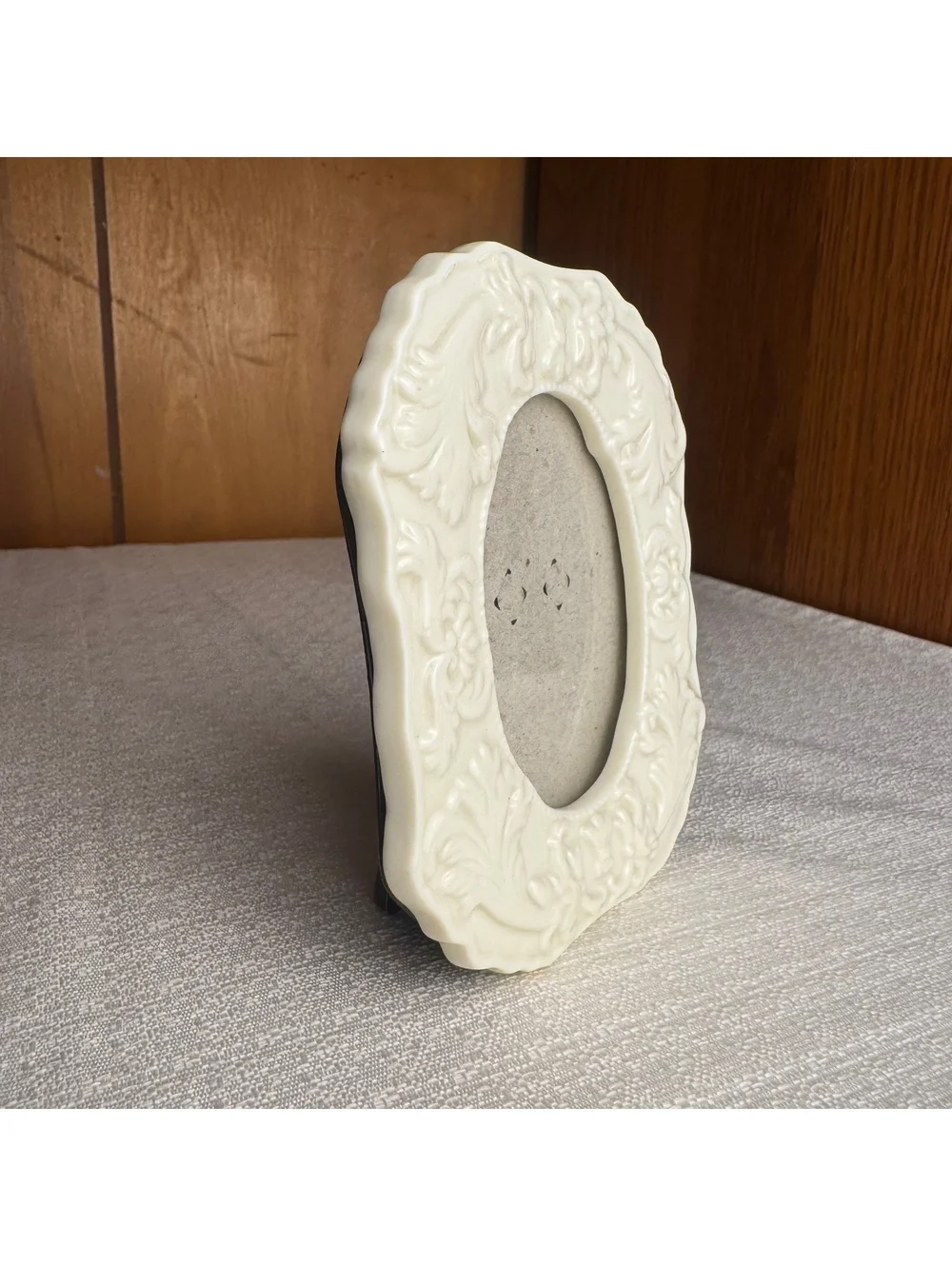 Vintage Ivory Baroque Picture Frame Made In Taiwan 4.5x3 Oval Photo